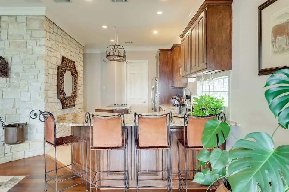 Enjoy granite countertops and stainless steel appliances.Enjoy granite countertops and stainless steel appliances.