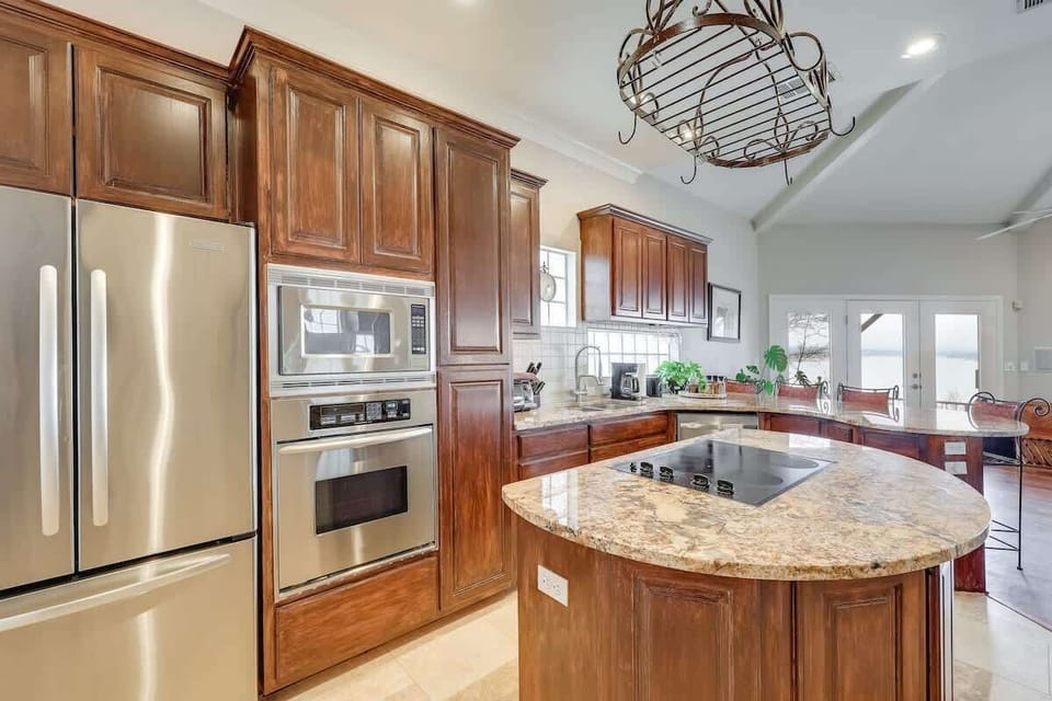 Enjoy granite countertops and stainless steel appliances.Enjoy granite countertops and stainless steel appliances.