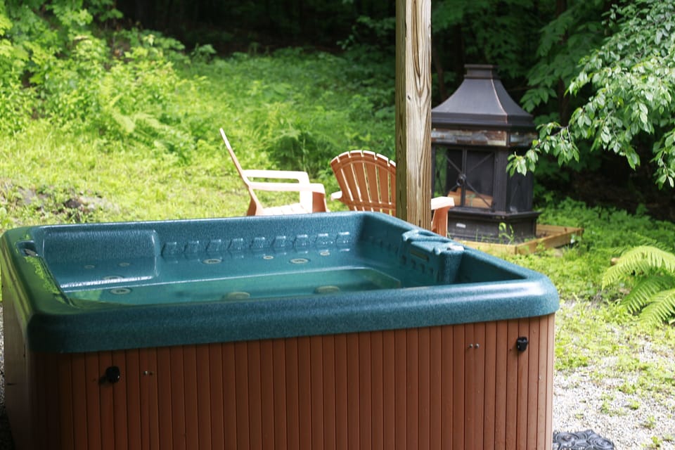Private outdoor hot tub and fireplace