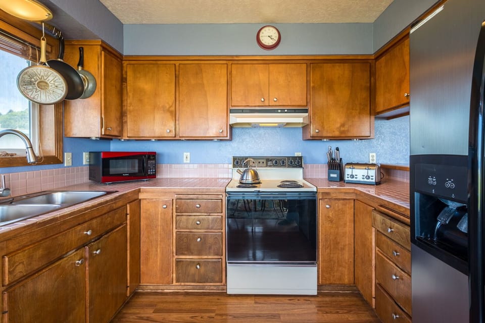 Enjoy some wonderful local seafood cooked by you!