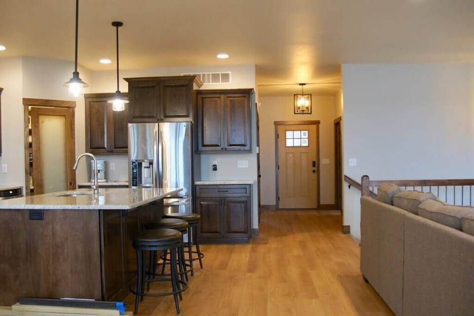 Kitchen/Entry