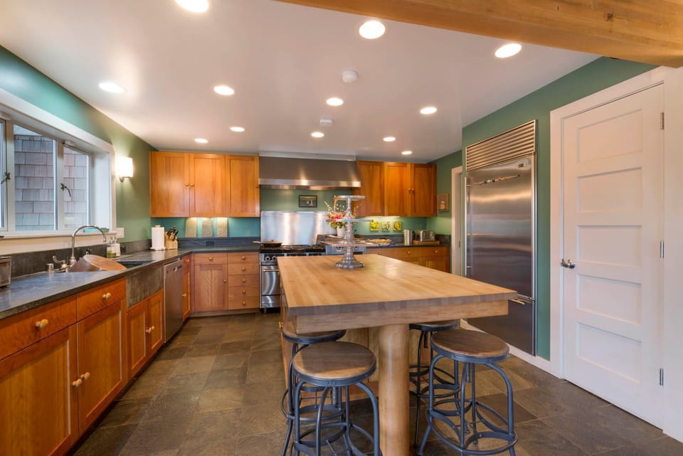 This kitchen is happiest when it is full of people chatting and chopping : )