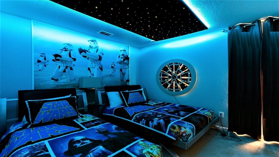 Kids will have fun in this Star War bedroom with beautiful lights.