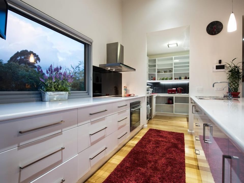Chef's kitchen and butlers pantry