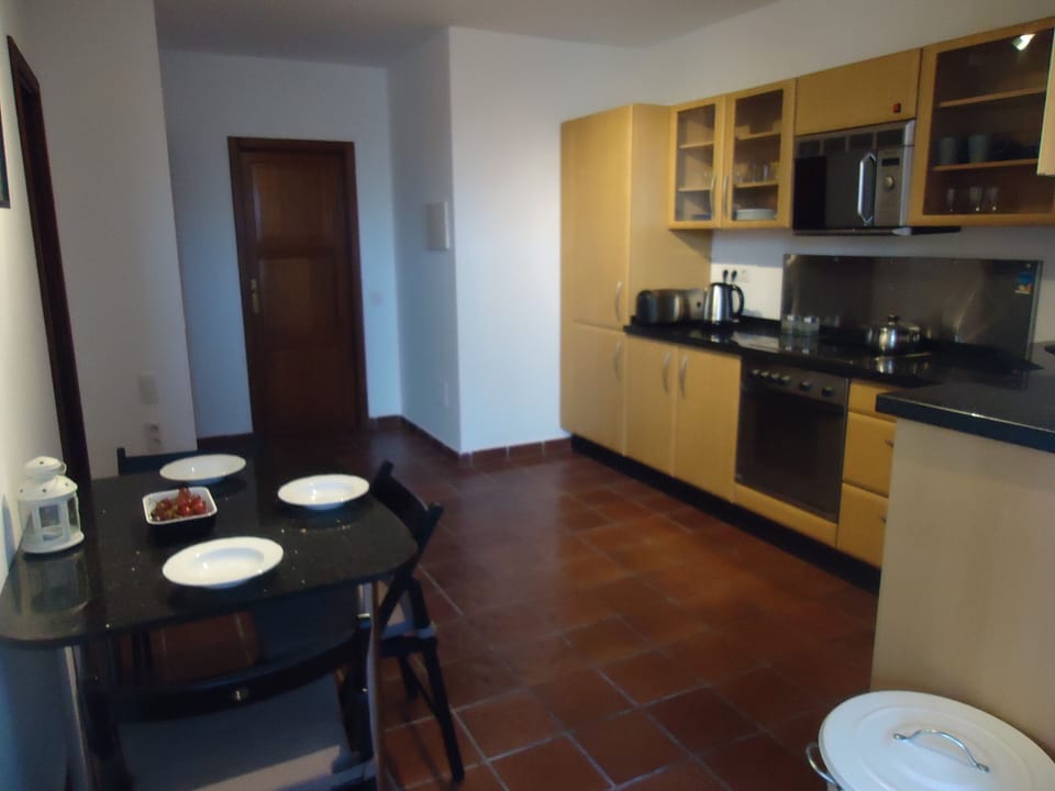 Kitchen with breakfast table.