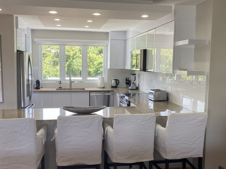 Newly Renovated Kitchen - Fully Equipped - Granite Countertops