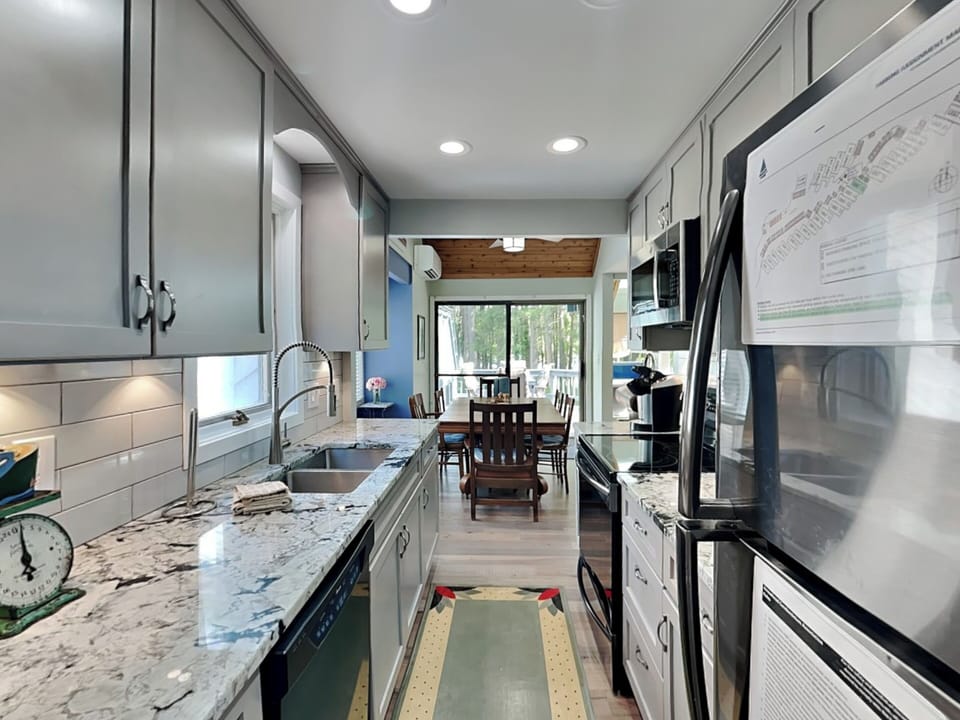 Full Kitchen
