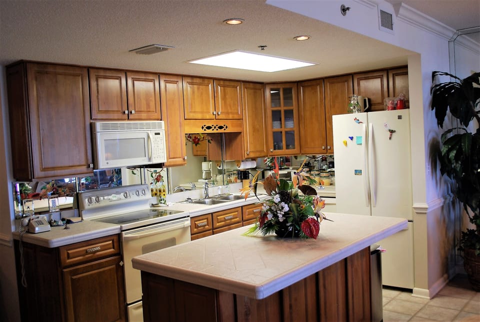Spacious kitchen with all the amenities of home!