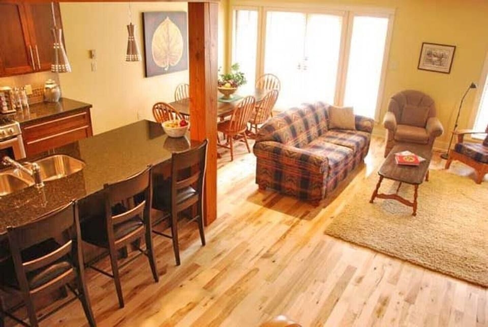 Country Maple Hard Wood Floors/Flowing Open Plan