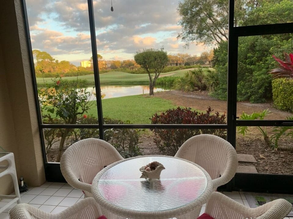 Lanai has beautiful views of the lake, golf course and many birds that visit.