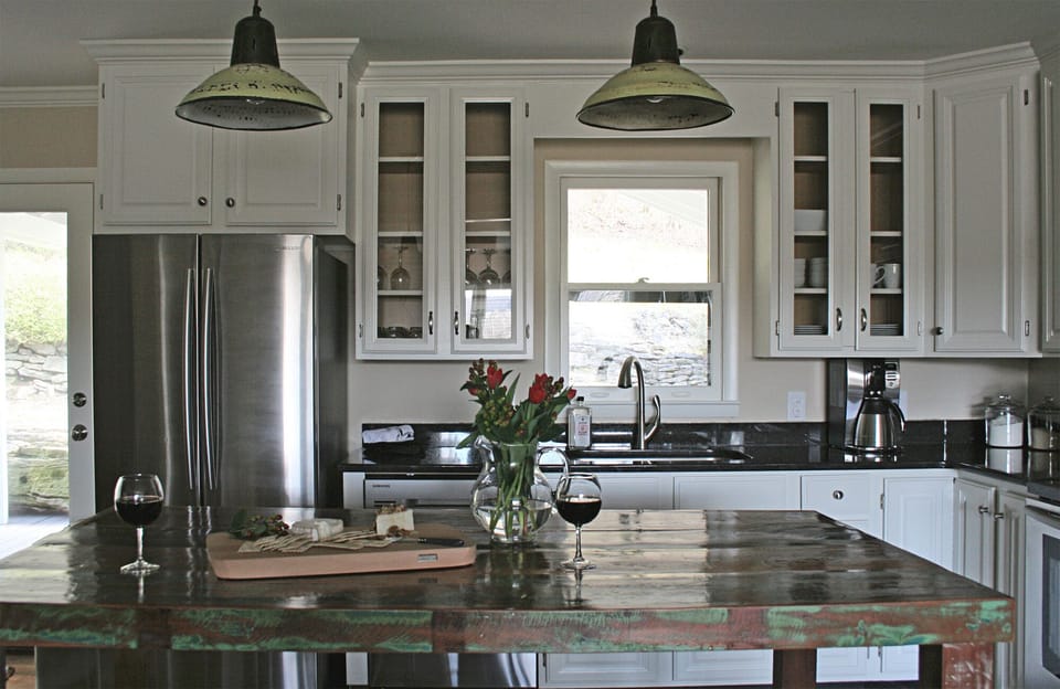 Fully equipped kitchen.