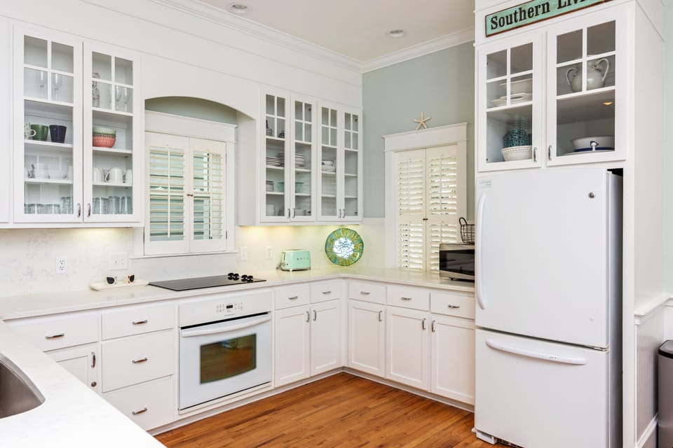 ADJACENT UPDATED FULL KITCHEN