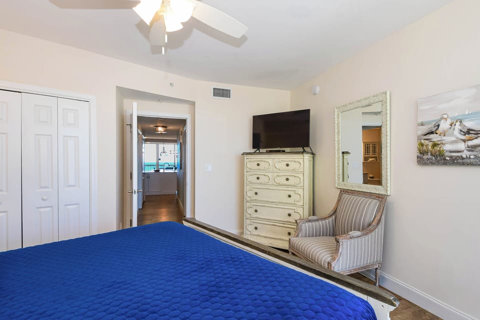 Silver Shells St. Maarten 404- Guest Bedroom 2 with TV
