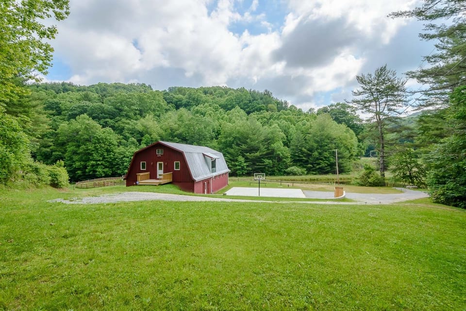 Red Barn at Tiffany's Estate