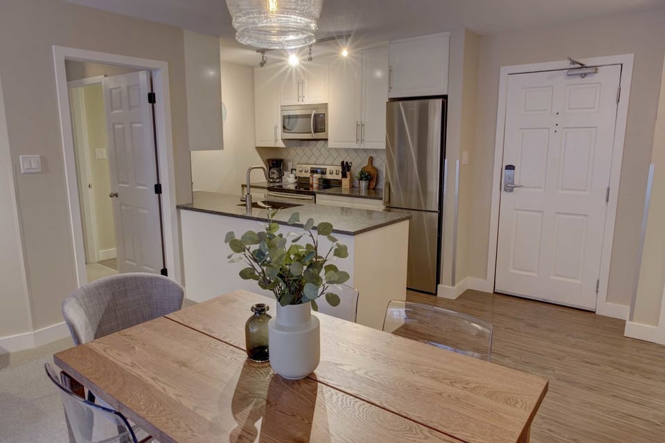 Dining & kitchen areas