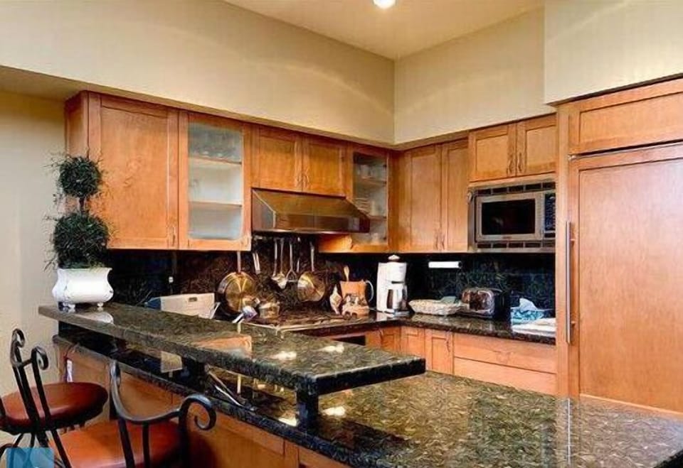 Fully equipped kitchen with