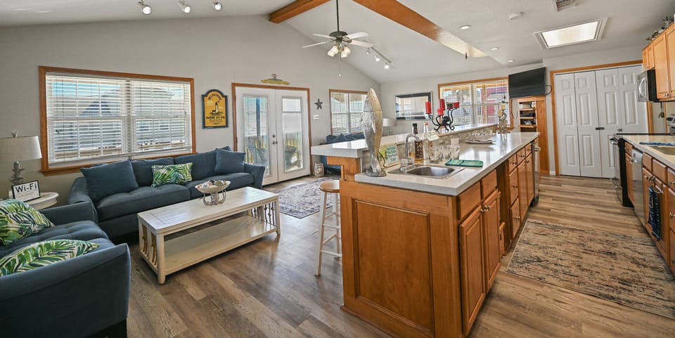 Open concept lots of seating and a large galley kitchen for entertaining.