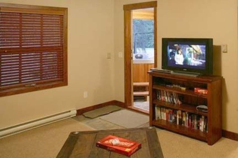 Family Room with 32" Lcd TV and DVD Player.
