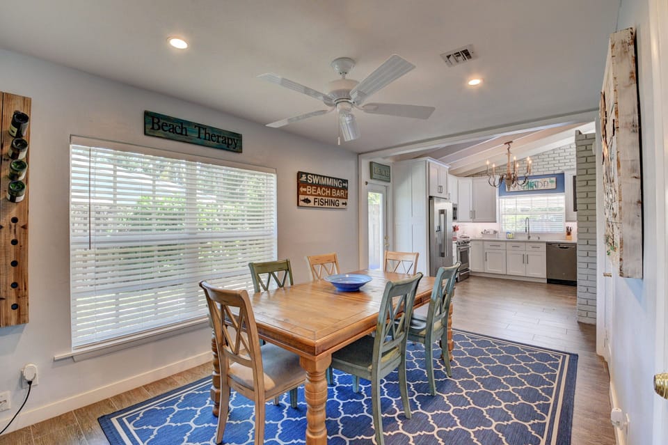 Eat in kitchen with table for up to 6 people