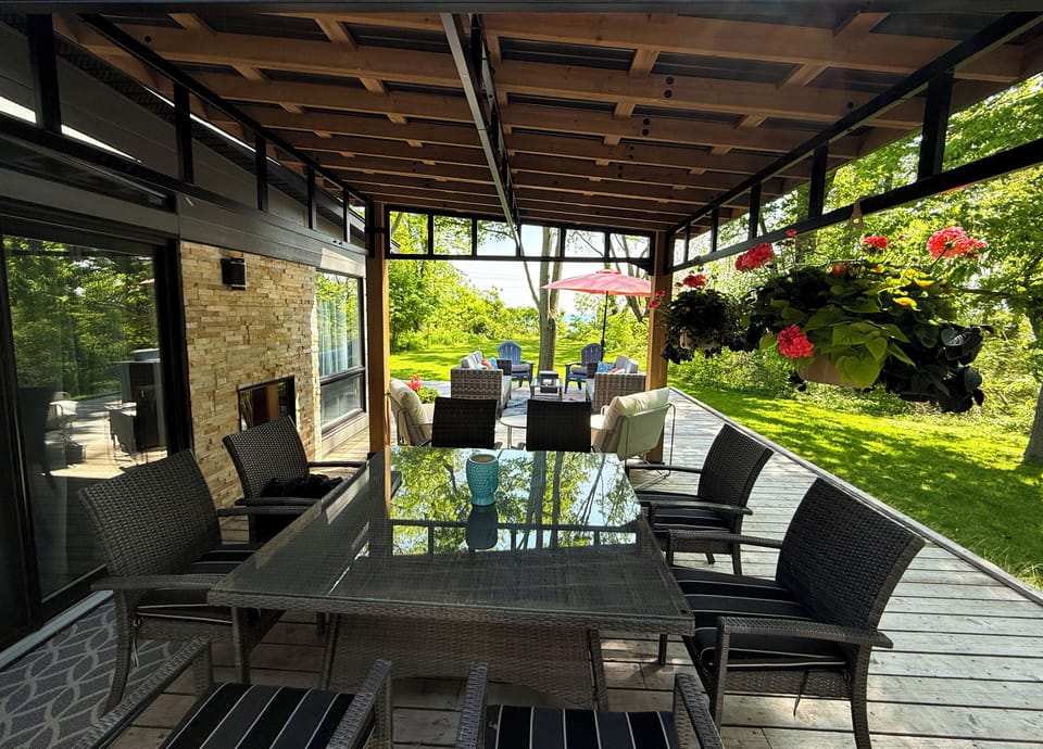Enjoy the dining area, accessed directly from the kitchen. 