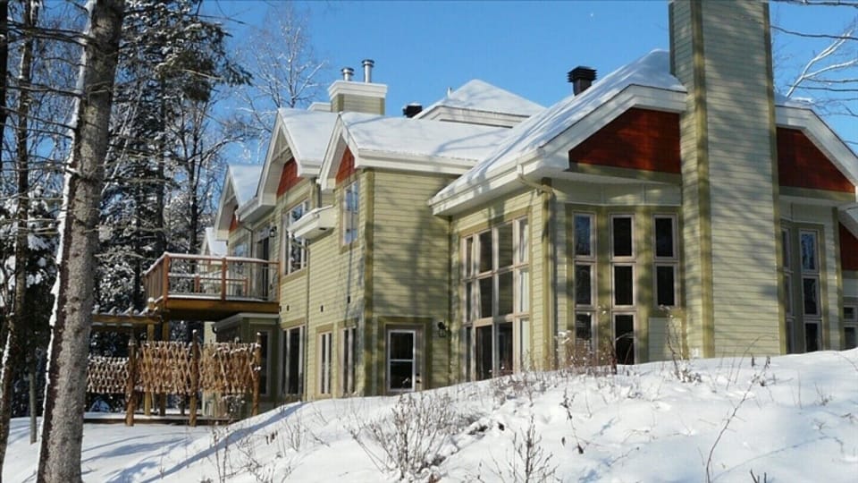 Beautiful Townhouse in the Snow