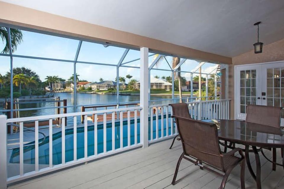 Outside Dining/Lanai