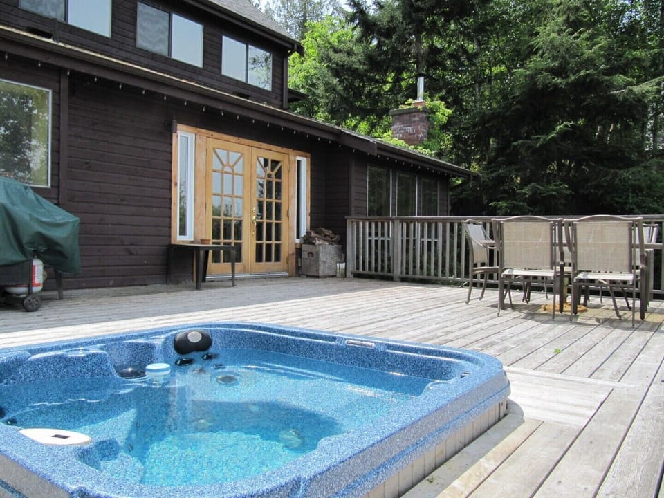 4 person hot tub on the deck