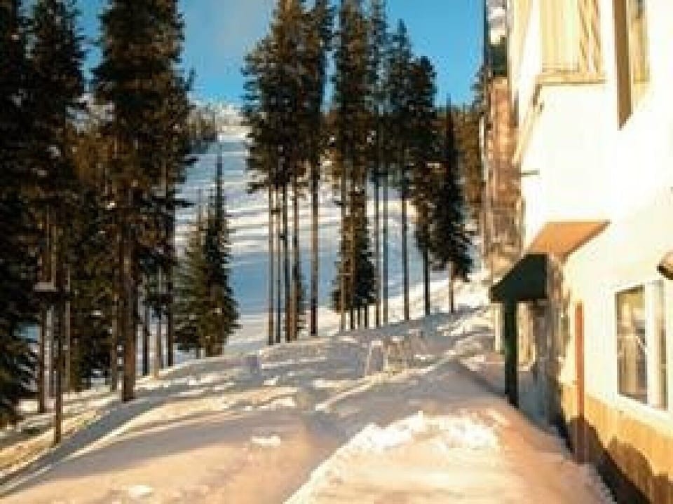 Access to Ski Run
