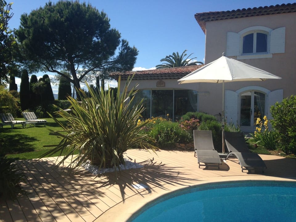 View apartment of the pool terrace