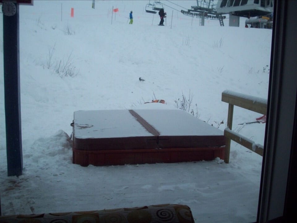Hot Tub - Six Person Hot Tub outside the Living Room Window with a View of the Alpine Meadow Slope