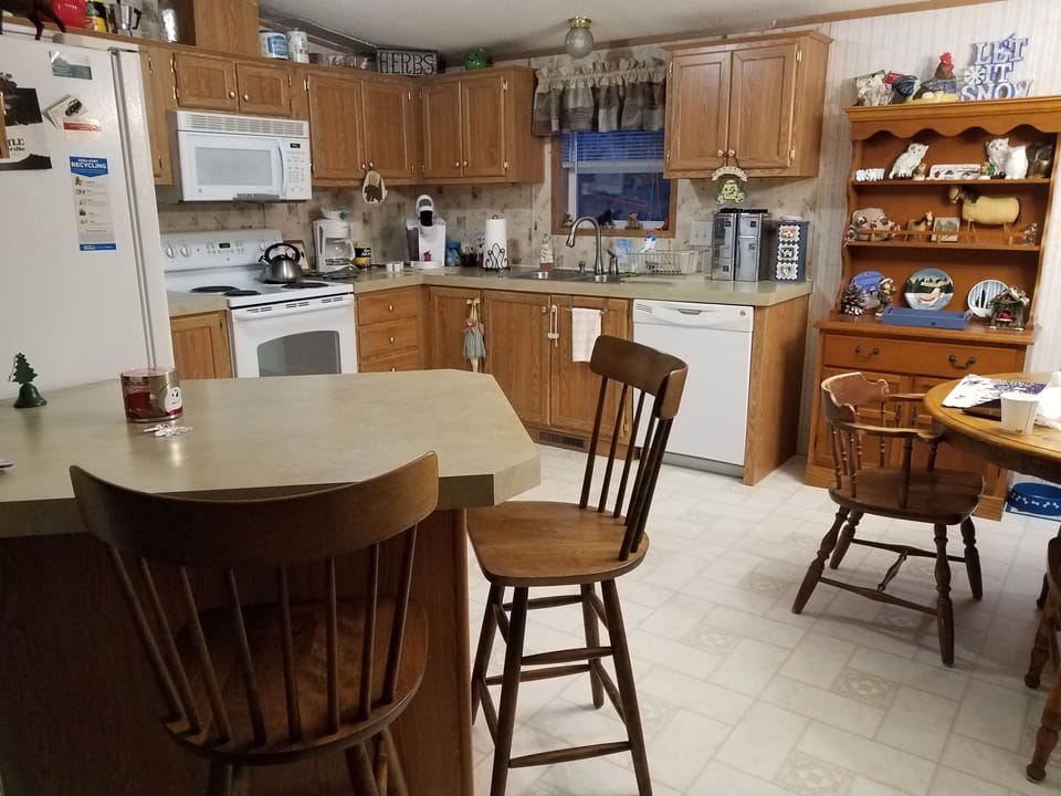 Full kitchen with all the amenities to seat up to 8