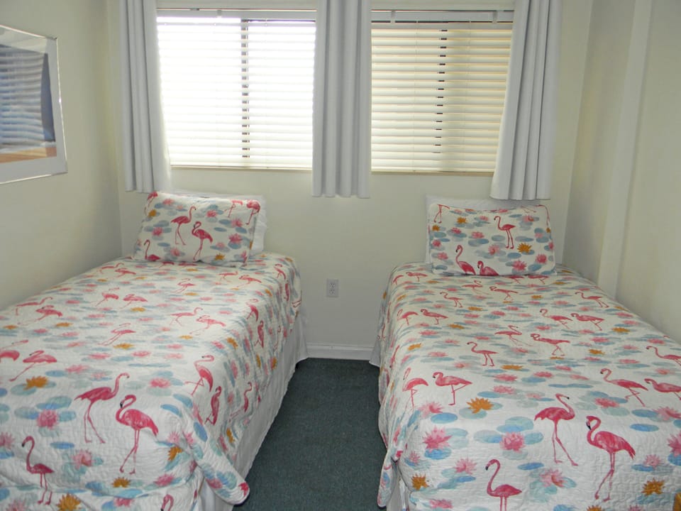 Twin bedroom