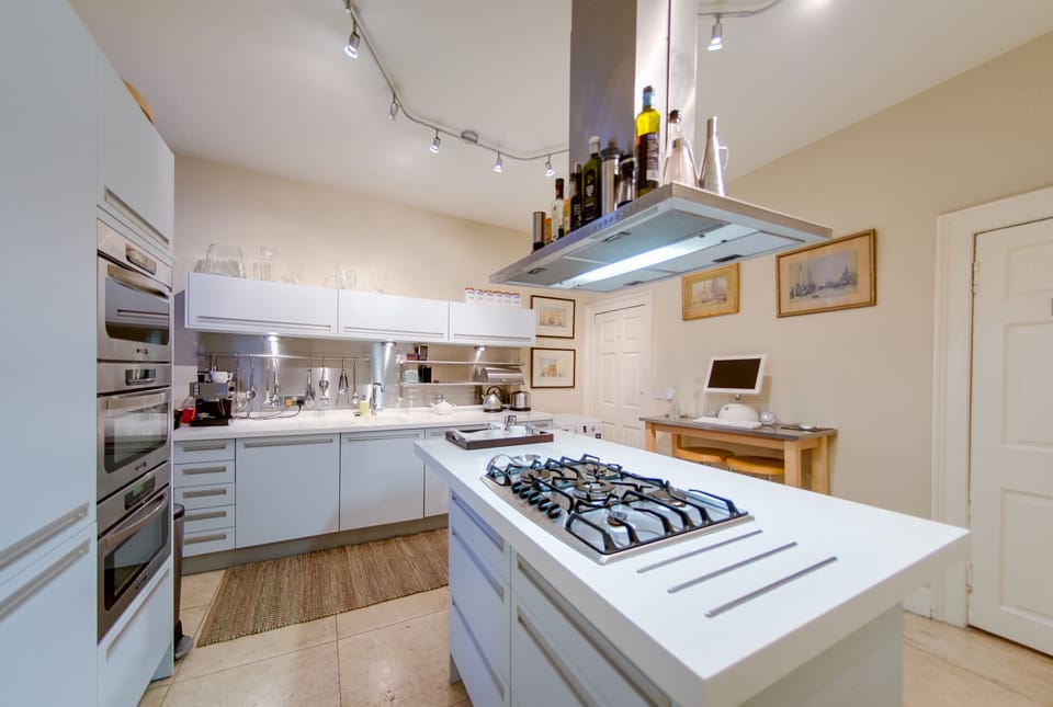 Fully equipped gourmet kitchen