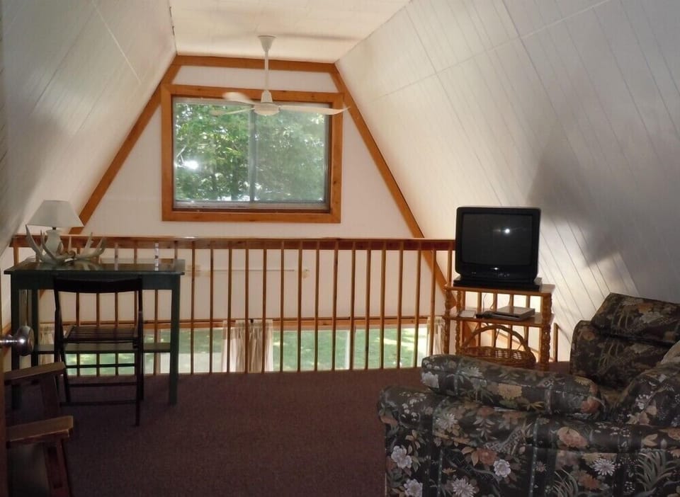 Loft area (upper floor)