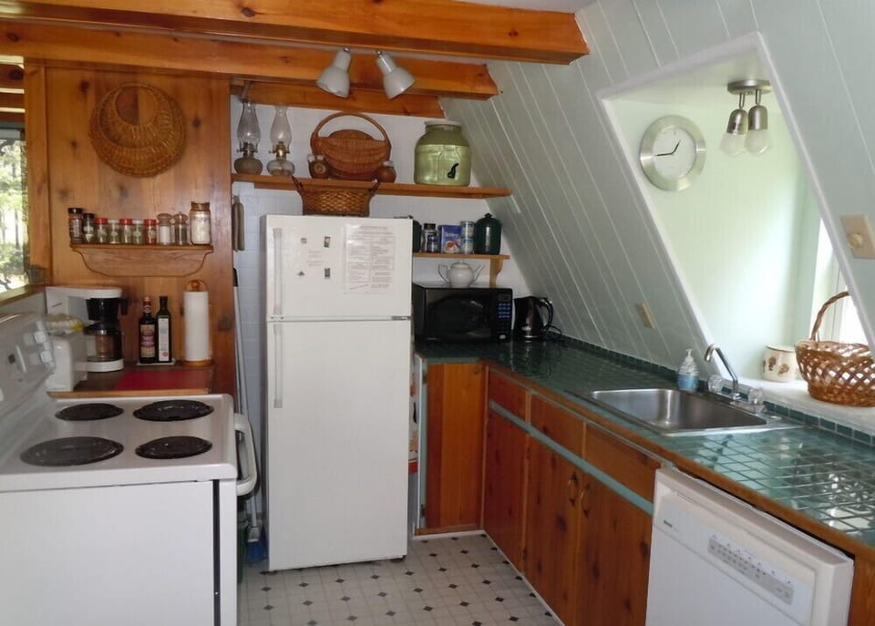 Kitchen (ground floor)