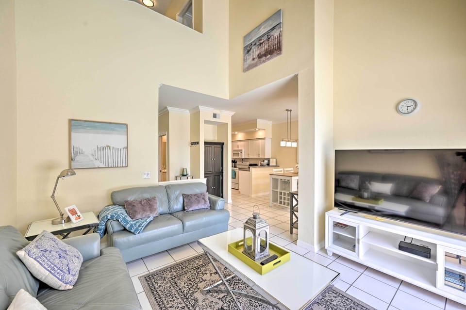 Living Room | Flat-Screen Cable TV