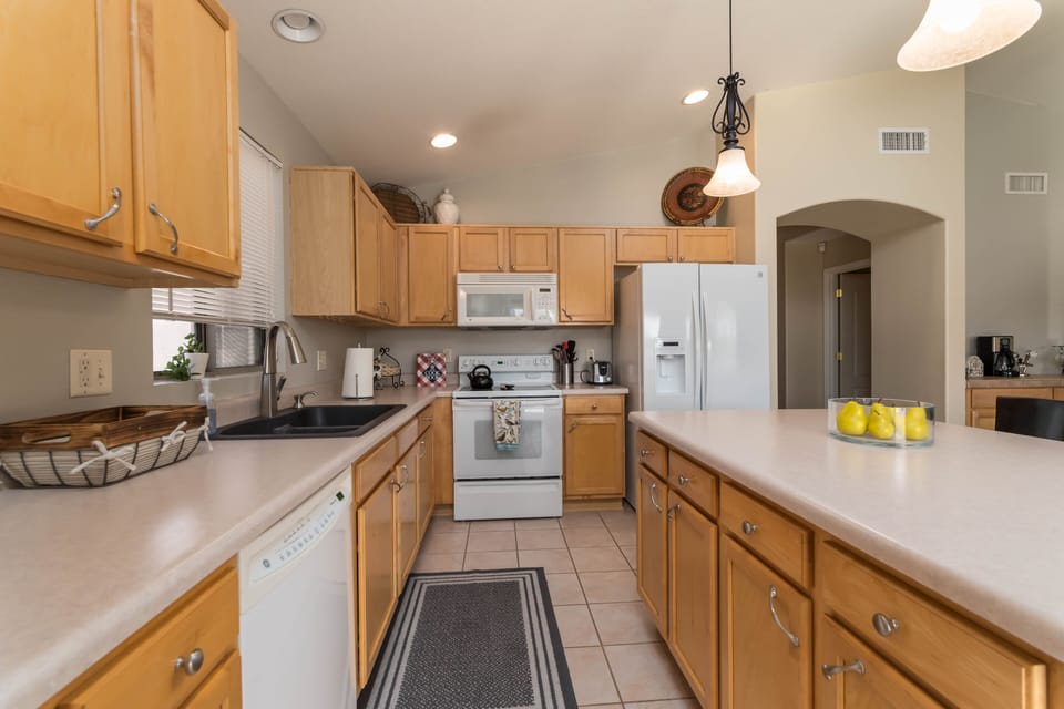 Kitchen with full ameneties and all you need for cooking fantastics meals. 