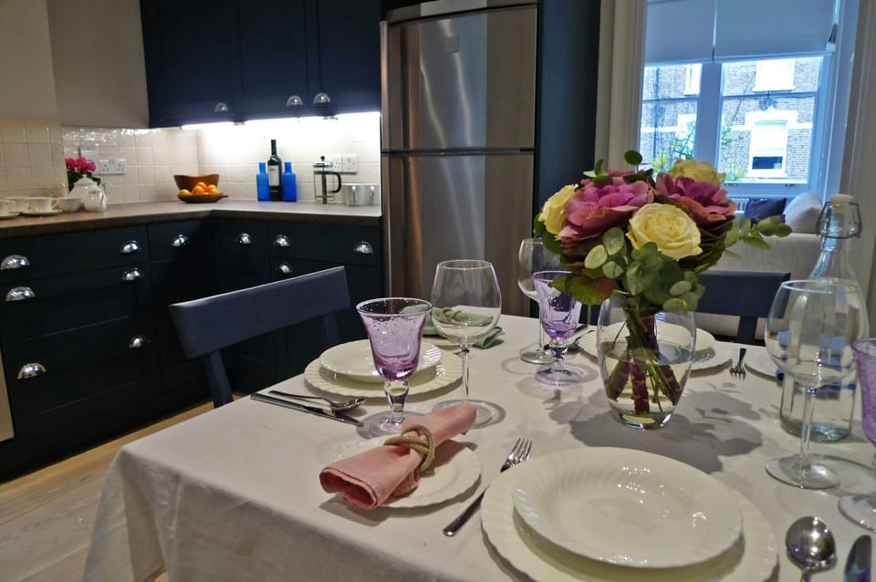 Kitchen table in large additional kitchen space