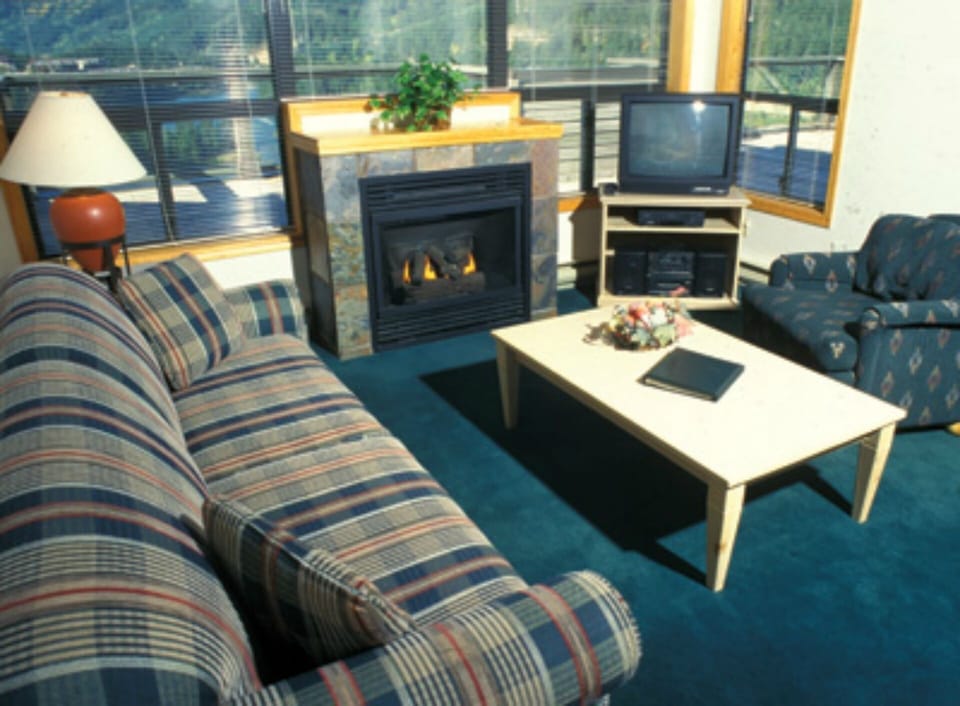 floor to ceiling windows to deck