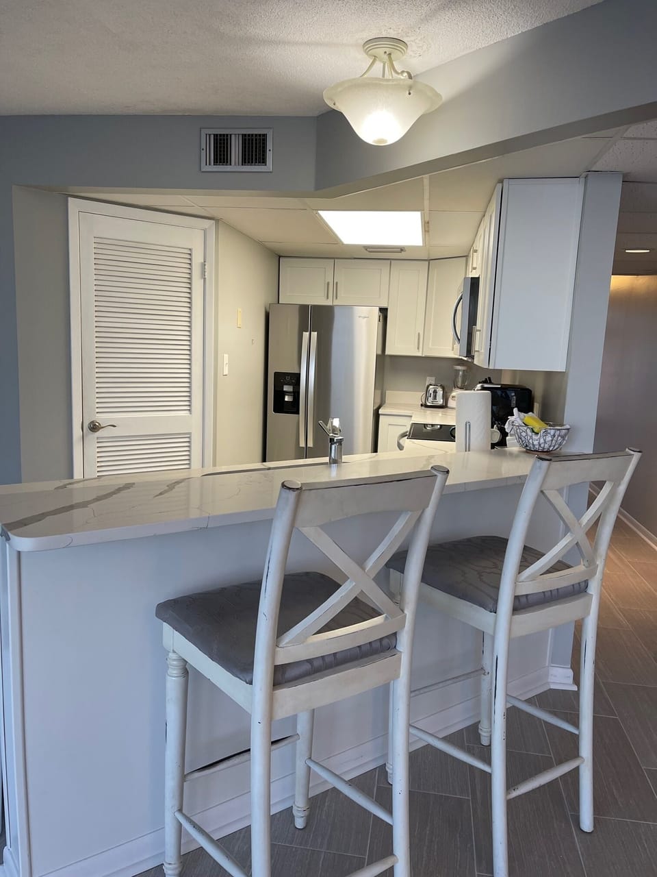 Bar area- additional seating 