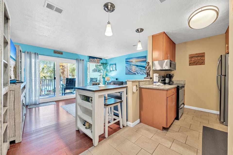 Kitchen to living room