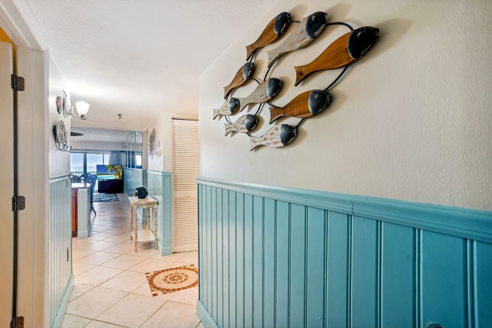 floor plan-foyer-dsc09763-TV