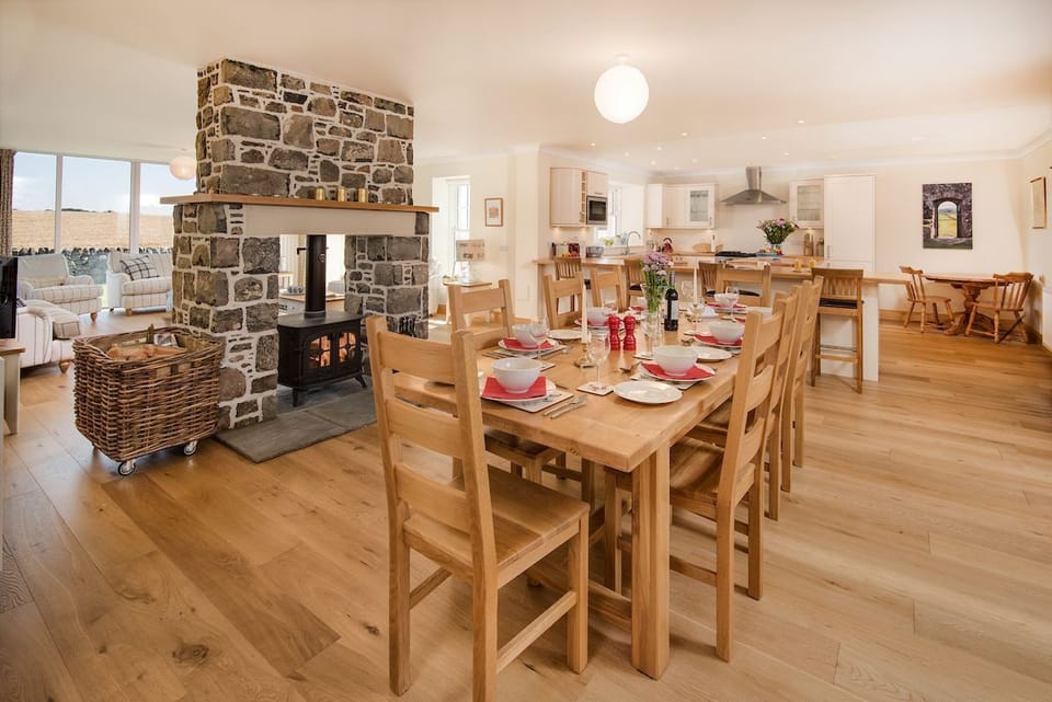 Mill Dowrie - open-plan living area with dining table