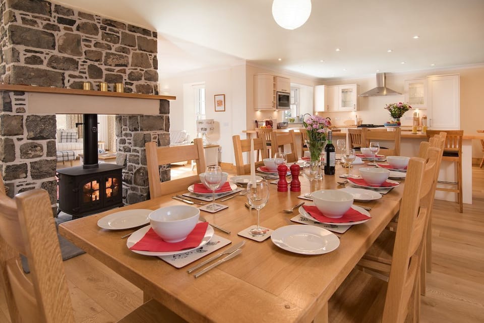 Mill Dowrie - dining table