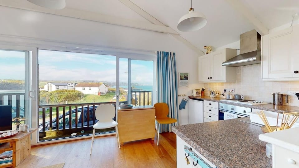 Kitchen/ Dining