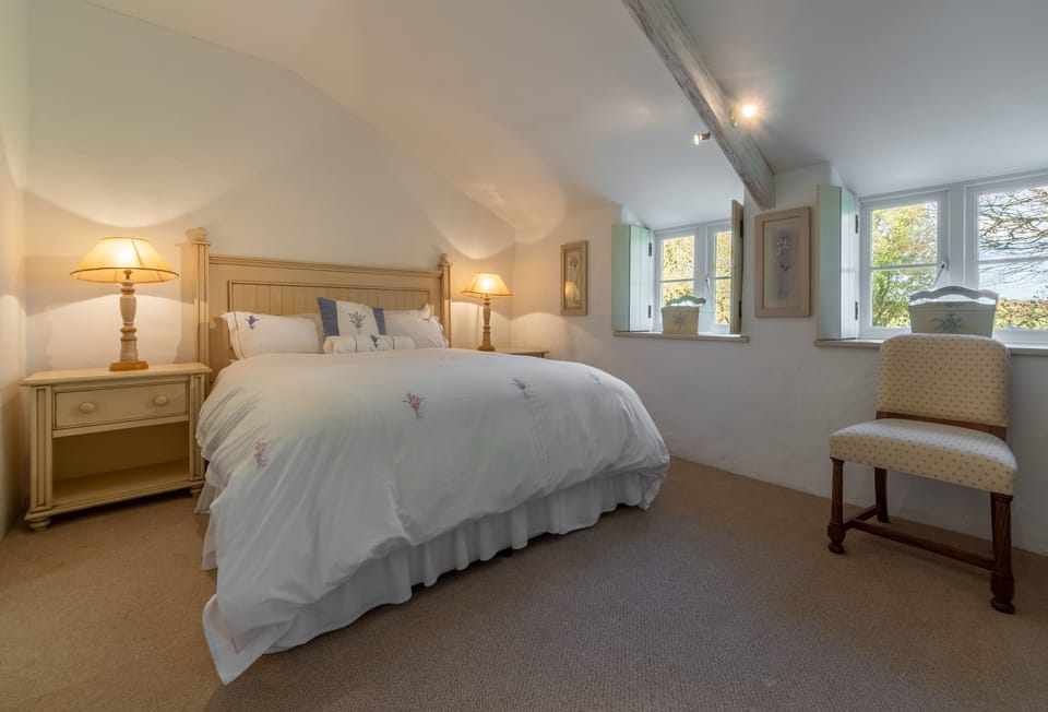 Ground floor: Double bedroom with 5' king-size bed and en-suite wet room