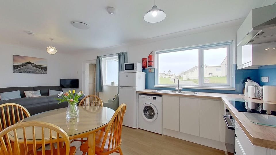 Kitchen/Dining Area