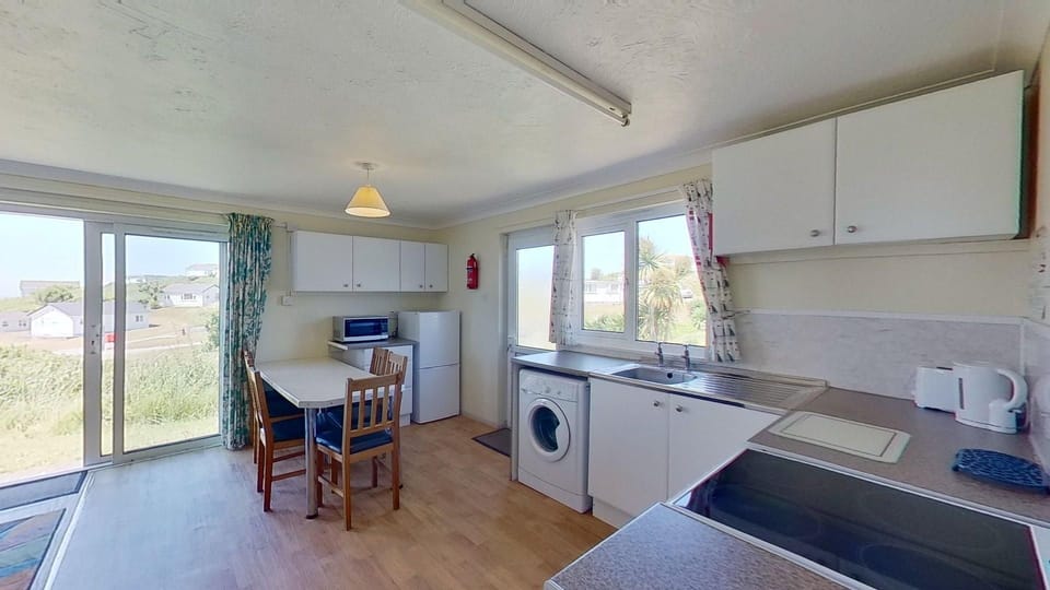 Kitchen / Dining Area