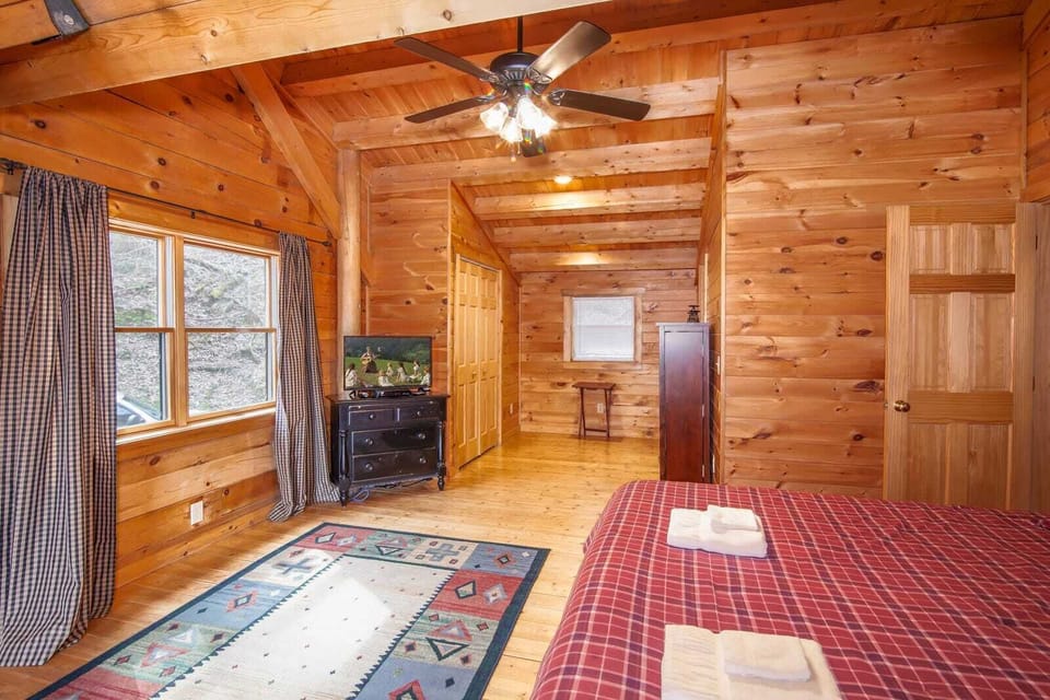 Twin Hollows Master bedroom with HDTV