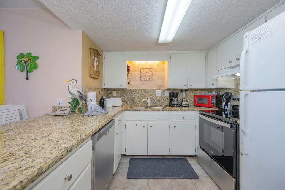 Craft delightful meals in this kitchen, where flavorful aromas fill the air as you prepare snacks together